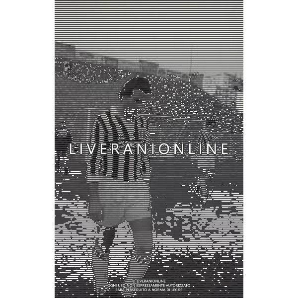 RETROSPETTIVA ANTONIO CABRINI CALCIATORE NELLA FOTO ANTONIO CABRINI CON LA MAGLIA DELLA JUVENTUS CALCIO NELL\'ANNO 1986-1987 AG ALDO LIVERANI SAS