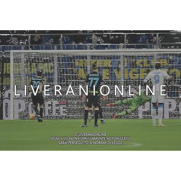 Hakan Calhanoglu (Inter) segna il gol dell\'1 a 1 su rigore Inter vs Napoli Campionato Serie A TIM - 13a giornata Milano 21-11-2021 Stadio Giuseppe Meazza - San Siro foto Roberto Garavaglia/ag. Aldo Liverani sas / AGENZIA ALDO LIVERANI SAS