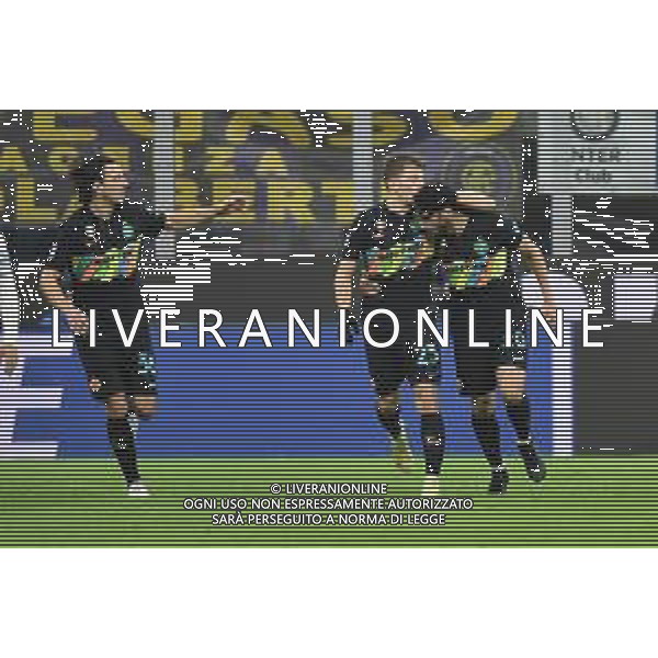esultanza Inter dopo il gol dell\'1 a 1 Hakan Calhanoglu Inter vs Napoli Campionato Serie A TIM - 13a giornata Milano 21-11-2021 Stadio Giuseppe Meazza - San Siro foto Roberto Garavaglia/ag. Aldo Liverani sas / AGENZIA ALDO LIVERANI SAS