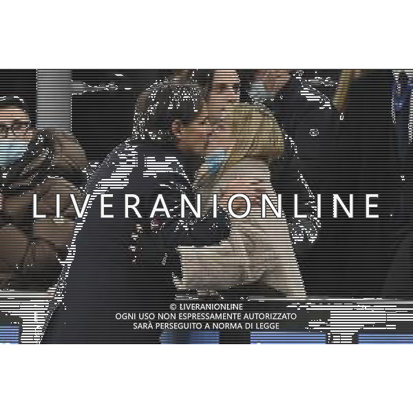 l\'esultanza di Simone Inzaghi allenatore Inter a fine gara che bacia la moglie Gaia Lucariello Inter vs Napoli Campionato Serie A TIM - 13a giornata Milano 21-11-2021 Stadio Giuseppe Meazza - San Siro foto Roberto Garavaglia/ag. Aldo Liverani sas / AGENZIA ALDO LIVERANI SAS