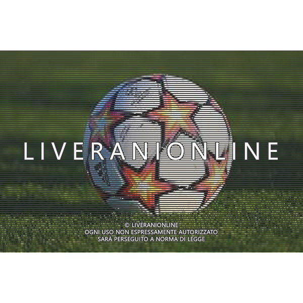 ¬© TVRG Allenamento Inter nella foto il pallone della UEFA Champions League Appiano Gentile (CO) 23-11-2021 Centro sportivo Suning in memoria di Angelo Moratti Allenamento dell\'Inter in preparazione della gara contro lo Shakhtar Donetsk valevole per la 5a giornata del gruppo D della fase a gironi della UEFA Champions League foto Roberto Garavaglia/ag. Aldo Liverani sas/AGENZIA ALDO LIVERANI SAS