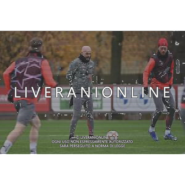 ¬© TVRG allenamento Milan nella foto l\'allenatore Stefano Pioli Carnago (VA) 23-11-2021 Centro sportivo Milanello Allenamento del Milan in preparazione della gara contro l\'Atletico Madrid valevole per la 5a giornata del gruppo B della fase a gironi della UEFA Champions League foto Roberto Garavaglia/ag. Aldo Liverani sas/AGENZIA ALDO LIVERANI SAS