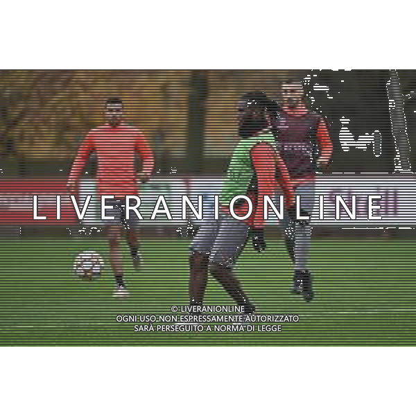 © TVRG allenamento Milan nella foto Franck Kessie Carnago (VA) 23-11-2021 Centro sportivo Milanello Allenamento del Milan in preparazione della gara contro l\'Atletico Madrid valevole per la 5a giornata del gruppo B della fase a gironi della UEFA Champions League foto Roberto Garavaglia/ag. Aldo Liverani sas/AGENZIA ALDO LIVERANI SAS