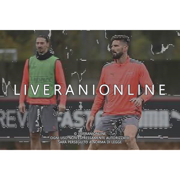 ¬© TVRG allenamento Milan nella foto Zlatan Ibrahimovic SX e Olivier Giroud DX Carnago (VA) 23-11-2021 Centro sportivo Milanello Allenamento del Milan in preparazione della gara contro l\'Atletico Madrid valevole per la 5a giornata del gruppo B della fase a gironi della UEFA Champions League foto Roberto Garavaglia/ag. Aldo Liverani sas/AGENZIA ALDO LIVERANI SAS