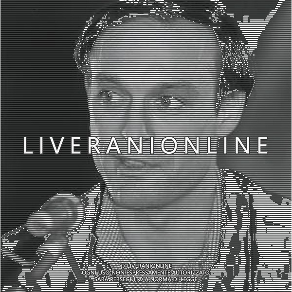 RETROSPETTIVA SALVATORE SCHILLACI CALCIATORE NELLA FOTO SALVATORE SCHILLACI NELL\'ANNO 1994 IN CONFERENZA STAMPA PER LA NUOVA AVVENTURA NEL CAMPIONATO GIAPPONESE CON LA SQUADRA DEL JUBILO IWATA AG ALDO LIVERANI SAS 