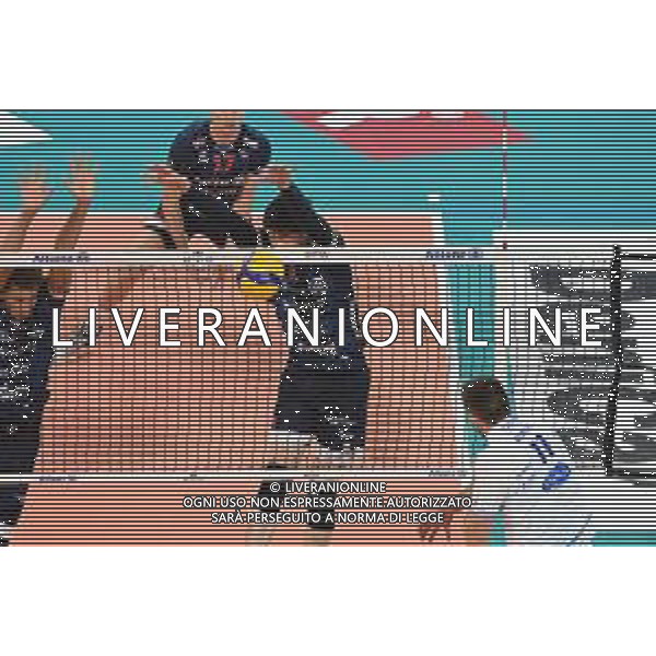 © TVRG il muro di Yuki Ishikawa (Milano) Allianz Milano vs Top Volley Cisterna Campionato SuperLega Credem Banca - 8a giornata Milano 23-11-2021 Allianz Cloud PalaLido foto Roberto Garavaglia/ag. Aldo Liverani sas/AGENZIA ALDO LIVERANI SAS