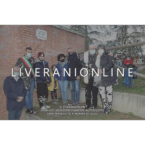 IMOLA 15 11 2021 SCUOLA SANTE ZENNARO SCOPERTA LA TARGA A RICODO DI ROSARIO CORNACCHIONE NELLA FOTO DA SINISTRA SPONSOR,SINDACO MARCO PANIERI, FAMIGLIARI, VESCOVO GIOVANNI MOSCIATTI E PRESIDE DELLA SCUOLA ADELE D\'ANGELO ©SANNA/AGENZIA ALDO LIVERANI SAS