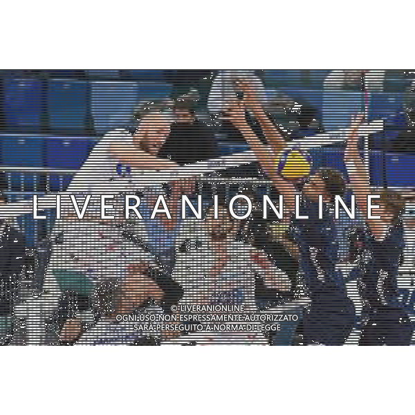 © TVRG Aidan Zingel (Cisterna) SX e Barthelemy Chinenyeze (Milano) DX Allianz Milano vs Top Volley Cisterna Campionato SuperLega Credem Banca - 8a giornata Milano 23-11-2021 Allianz Cloud PalaLido foto Roberto Garavaglia/ag. Aldo Liverani sas/AGENZIA ALDO LIVERANI SAS