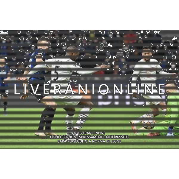 occasione da gol per Edin Dzeko (Inter) Inter vs Shakhtar Donetsk UEFA Champions League fase a gironi 5a giornata - gruppo D Milano 24-11-2021 Stadio Giuseppe Meazza - San Siro foto Roberto Garavaglia/ag. Aldo Liverani sas /AGENZIA ALDO LIVERANI SAS
