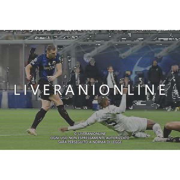 Edin Dzeko (Inter) segna il gol dell\'1 a 0 Inter vs Shakhtar Donetsk UEFA Champions League fase a gironi 5a giornata - gruppo D Milano 24-11-2021 Stadio Giuseppe Meazza - San Siro foto Roberto Garavaglia/ag. Aldo Liverani sas /AGENZIA ALDO LIVERANI SAS