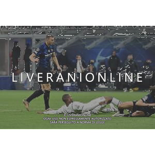 Edin Dzeko (Inter) segna il gol dell\'1 a 0 Inter vs Shakhtar Donetsk UEFA Champions League fase a gironi 5a giornata - gruppo D Milano 24-11-2021 Stadio Giuseppe Meazza - San Siro foto Roberto Garavaglia/ag. Aldo Liverani sas /AGENZIA ALDO LIVERANI SAS
