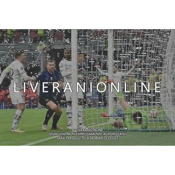 Edin Dzeko (Inter) segna il secondo gol del 2 a 0 - esultanza Inter vs Shakhtar Donetsk UEFA Champions League fase a gironi 5a giornata - gruppo D Milano 24-11-2021 Stadio Giuseppe Meazza - San Siro foto Roberto Garavaglia/ag. Aldo Liverani sas /AGENZIA ALDO LIVERANI SAS