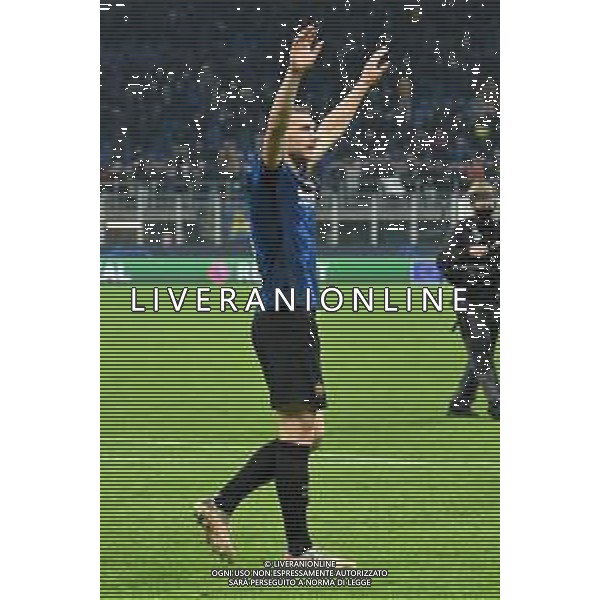 esultanza Edin Dzeko (Inter) a fine gara Inter vs Shakhtar Donetsk UEFA Champions League fase a gironi 5a giornata - gruppo D Milano 24-11-2021 Stadio Giuseppe Meazza - San Siro foto Roberto Garavaglia/ag. Aldo Liverani sas /AGENZIA ALDO LIVERANI SAS