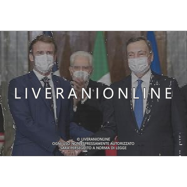 Roma - Il Presidente della Repubblica Sergio Mattarella con il Presidente della Repubblica Francese, Emmanuel Macron e il Presidente del Consiglio Mario Draghi, al termine dell\'incontro per la firma del “Trattato per una cooperazione bilaterale rafforzata” oggi 26 novembre 2021. (Foto di Paolo Giandotti - Ufficio per la Stampa e la Comunicazione della Presidenza della Repubblica) AG ALDO LIVERANI SAS