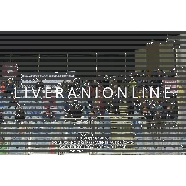 26-11-2021. Cagliari Calcio - U.S. Salernitana. 14° giornata Serie A calcio 2021-2022. Italia, Sardegna, Cagliari, Stadio Unipol Domus. Salvatore Moi/Aldo Liverani s.a.s. Nella foto: tifosi Salernitana nel settore ospiti allo stadio Unipol Domus ©MOI/AGENZIA ALDO LIVERANI SAS