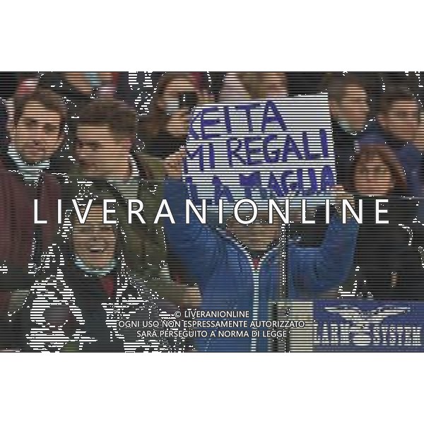 26-11-2021. Cagliari Calcio - U.S. Salernitana. 14° giornata Serie A calcio 2021-2022. Italia, Sardegna, Cagliari, Stadio Unipol Domus. Salvatore Moi/Aldo Liverani s.a.s. Nella foto: Bambino tifoso Cagliari allo stadio Unipol Domus ©MOI/AGENZIA ALDO LIVERANI SAS
