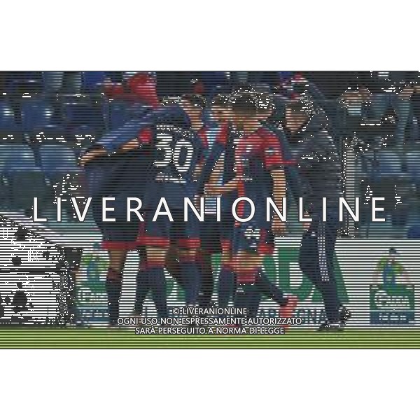26-11-2021. Cagliari Calcio - U.S. Salernitana. 14° giornata Serie A calcio 2021-2022. Italia, Sardegna, Cagliari, Stadio Unipol Domus. Salvatore Moi/Aldo Liverani s.a.s. Nella foto: gol ed esultanza Cagliari in casa cotro Salernitana. Segna: Leonardo Pavoletti Cagliari ©MOI/AGENZIA ALDO LIVERANI SAS