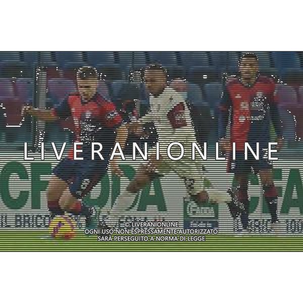 26-11-2021. Cagliari Calcio - U.S. Salernitana. 14° giornata Serie A calcio 2021-2022. Italia, Sardegna, Cagliari, Stadio Unipol Domus. Salvatore Moi/Aldo Liverani s.a.s. Nella foto: Razvan Marin, Joel Obi Salernitana ©MOI/AGENZIA ALDO LIVERANI SAS