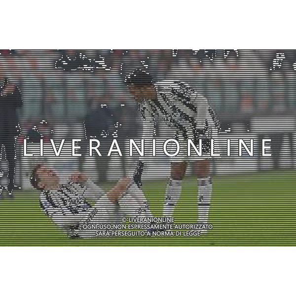 Torino 27.11.2021 Stadio Allianz Stadium ©Alessandro Falzone/Agenzia Aldo Liverani Juventus vs Atalanta Serie A Tim 2021/2022 Nella foto : FEDERICO CHIESA- JUAN CUADRADO ©FALZONE/AGENZIA ALDO LIVERANI SAS