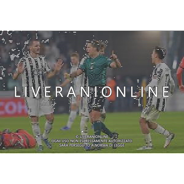 Torino 27.11.2021 Stadio Allianz Stadium ©Alessandro Falzone/Agenzia Aldo Liverani Juventus vs Atalanta Serie A Tim 2021/2022 Nella foto : ARBITRO AYROLDI, LEONARDO BONUCCI PAULO DYBALA PROTESTE ©FALZONE/AGENZIA ALDO LIVERANI SAS