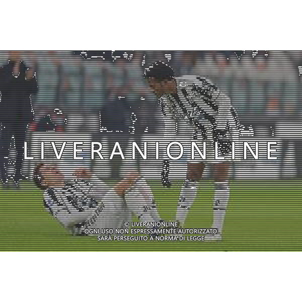 Torino 27.11.2021 Stadio Allianz Stadium ©Alessandro Falzone/Agenzia Aldo Liverani Juventus vs Atalanta 13^ giornata Serie A Tim 2021/2022 Nella foto : Federico Chiesa-Juan Cuadrado