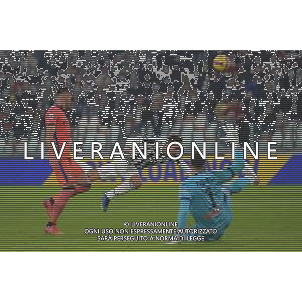 Torino 27.11.2021 Stadio Allianz Stadium ©Alessandro Falzone/Agenzia Aldo Liverani Juventus vs Atalanta 13^ giornata Serie A Tim 2021/2022 Nella foto : Federico Chiesa-Rafael Toloi-Juan Musso