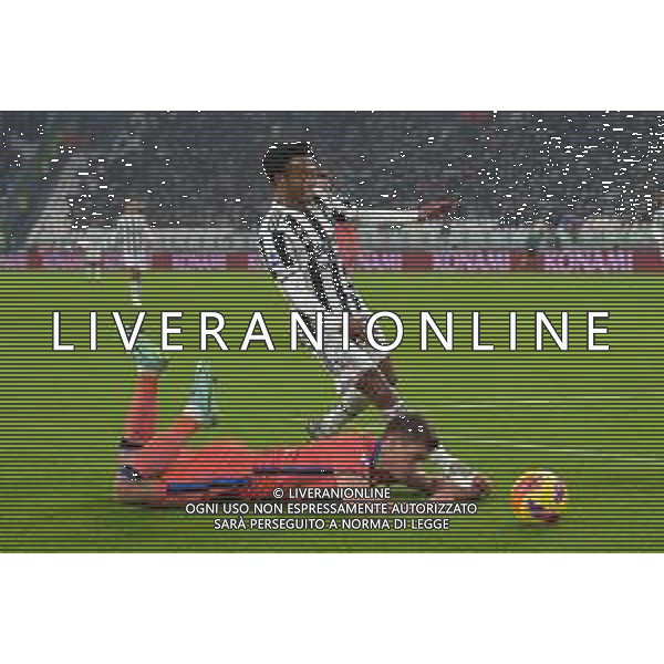 Torino 27.11.2021 Stadio Allianz Stadium ©Alessandro Falzone/Agenzia Aldo Liverani Juventus vs Atalanta 13^ giornata Serie A Tim 2021/2022 Nella foto : Juan Cuadrado-Joakim Maehle