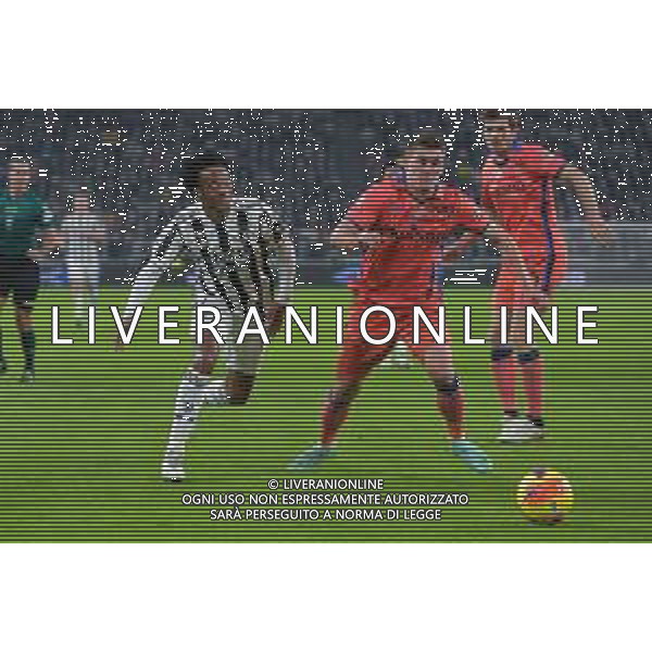 Torino 27.11.2021 Stadio Allianz Stadium ©Alessandro Falzone/Agenzia Aldo Liverani Juventus vs Atalanta 13^ giornata Serie A Tim 2021/2022 Nella foto : Juan Cuadrado-Joakim Maehle