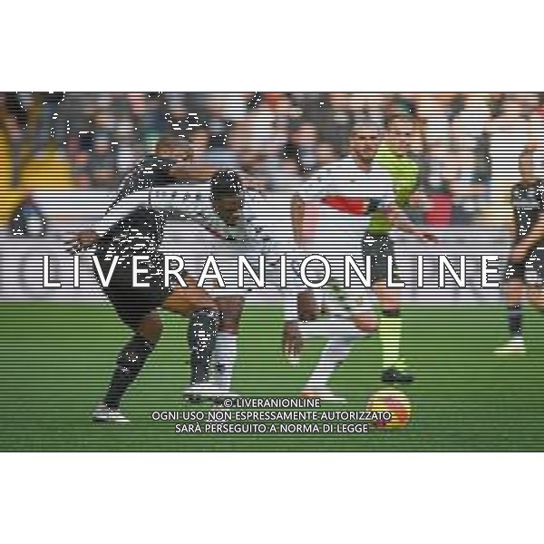 GriffoniE/LMedia - Udinese Calcio vs Genoa CFC - italian soccer Serie A match 2021/2022 28 November 2021 - Friuli - Dacia Arena stadium, Udine, Italy Photo showing: Foul of Samir Caetano de Souza Santos (Udinese) on Caleb Ekuban (Genoa) @GriffoniE/LMedia AG ALDO LIVERANI SAS