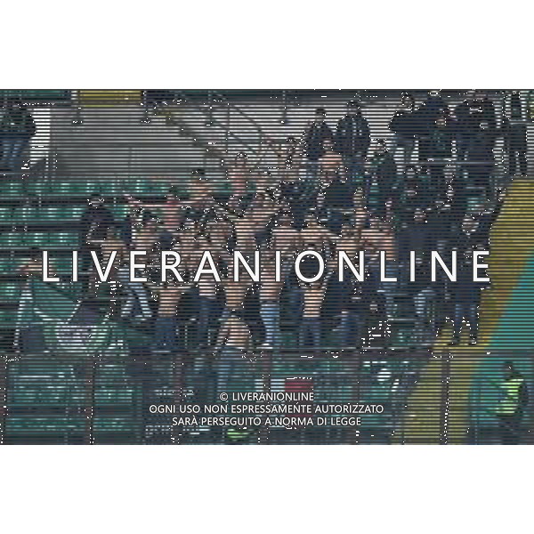 tifosi Sassuolo festeggiano la vittoria a torso nudo Milan vs Sassuolo Campionato Serie A TIM - 14a giornata Milano 28-11-2021 Stadio Giuseppe Meazza - San Siro foto Roberto Garavaglia/ag. Aldo Liverani sas