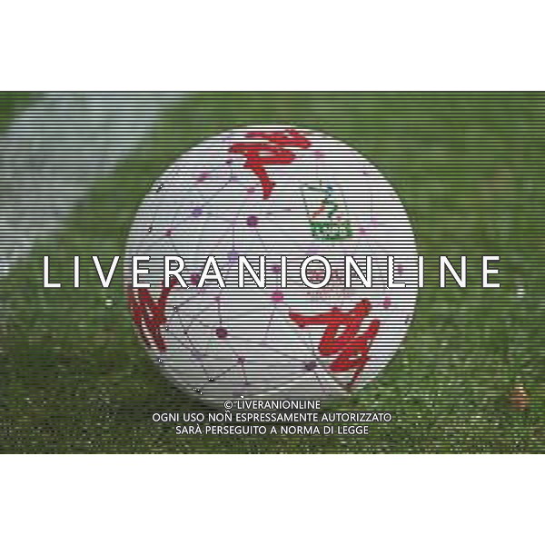 © TVRG il pallone delle gare della Serie BKT in occasione della giornata mondiale contro la violenza sulle donne Como vs Parma Campionato Serie BKT - 14a giornata Como 28-11-2021 Stadio Giuseppe Sinigaglia foto Roberto Garavaglia/ag. Aldo Liverani sas