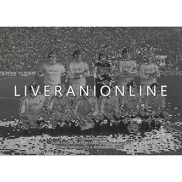 1983 FORMAZIONE GENOA CALCIO DA SIN IN PIEDI FERNANDO VIOLA-CARMINE GENTILE-SILVANO MARTINA-CLAUDIO ONOFRI-PAOLOBENEDETTI. SED DA SIN MASSIMO BRIASCHI-JAN PETERS-CLAUDIO TESTONI-ROBERTO ANTONELLI-MARIO FACCENDA E GIUSEPPE CORTI AG ALDO LIVERANI SAS