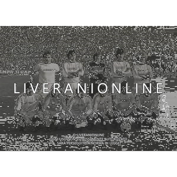 1983 FORMAZIONE GENOA CALCIO DA SIN IN PIEDI FERNANDO VIOLA-CARMINE GENTILE-SILVANO MARTINA-CLAUDIO ONOFRI-PAOLOBENEDETTI. SED DA SIN MASSIMO BRIASCHI-JAN PETERS-CLAUDIO TESTONI-ROBERTO ANTONELLI-MARIO FACCENDA E GIUSEPPE CORTI AG ALDO LIVERANI SAS
