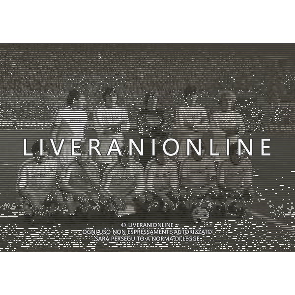 1983 FORMAZIONE GENOA CALCIO DA SIN IN PIEDI FERNANDO VIOLA-CARMINE GENTILE-SILVANO MARTINA-CLAUDIO ONOFRI-PAOLOBENEDETTI. SED DA SIN MASSIMO BRIASCHI-JAN PETERS-CLAUDIO TESTONI-ROBERTO ANTONELLI-MARIO FACCENDA E GIUSEPPE CORTI AG ALDO LIVERANI SAS