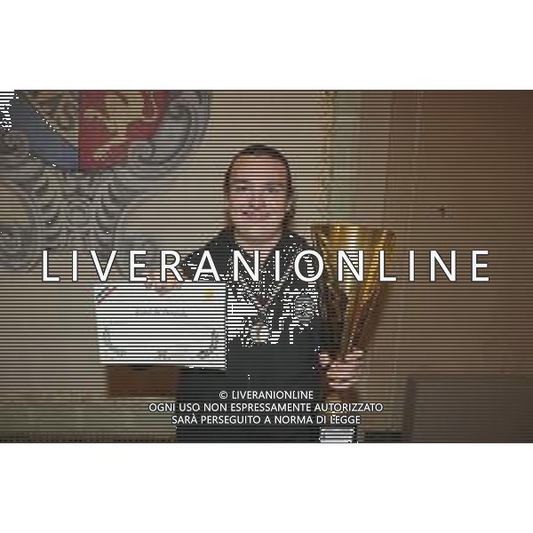 IMOLA 22 11 2021 IL SINDACO MARCO PANIERI HA PREMIATO KAROL DI PASQUALE E STEFANO TREVISAN CHE CON LE LORO SQUADRE DI SCACCHI SI SONO LAUREATI CAMPIONI NAZIONALI NELLA FOTO KAROL DI PASQUALE ©SANNA/AGENZIA ALDO LIVERANI SAS