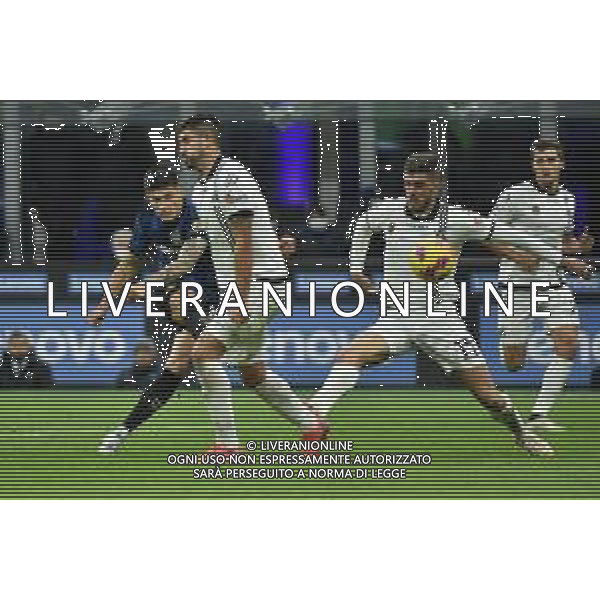 Joaquin Correa (Inter) colpisce la traversa con un tiro da dentro l\'area Inter vs Spezia Campionato Serie A TIM - 15a giornata Milano 01-12-2021 Stadio Giuseppe Meazza - San Siro foto Roberto Garavaglia/ag. Aldo Liverani sas /AGENZIA ALDO LIVERANI SAS