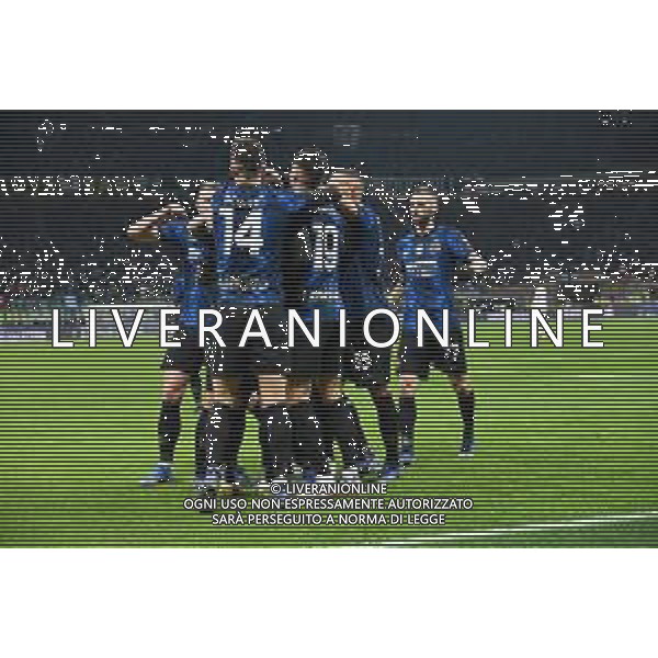 esultanza Inter dopo il gol dell\'1 a 0 Roberto Gagliardini Inter vs Spezia Campionato Serie A TIM - 15a giornata Milano 01-12-2021 Stadio Giuseppe Meazza - San Siro foto Roberto Garavaglia/ag. Aldo Liverani sas /AGENZIA ALDO LIVERANI SAS