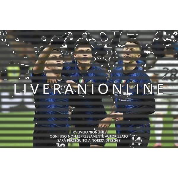 da SX Lautaro Martinez (Inter), Joaquin Correa (Inter) e Ivan Perisic (Inter) esultano dopo il gol del 2 a 0 Inter vs Spezia Campionato Serie A TIM - 15a giornata Milano 01-12-2021 Stadio Giuseppe Meazza - San Siro foto Roberto Garavaglia/ag. Aldo Liverani sas