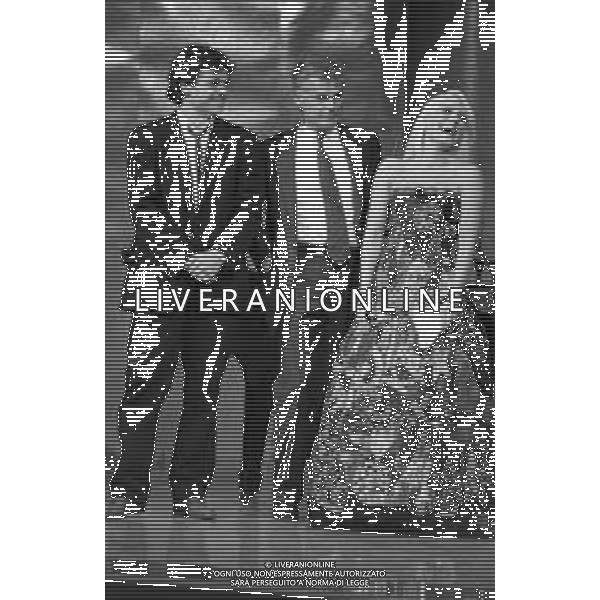 PREMIAZIONE GROLLE D\'ORO SAINT VINCENT 1989 Nella foto Heather Parisi con Claudio Amendola e Michele Placido, premio miglior contenuto artistico ©ARCHIVIO/AGENZIA ALDO LIVERANI SAS