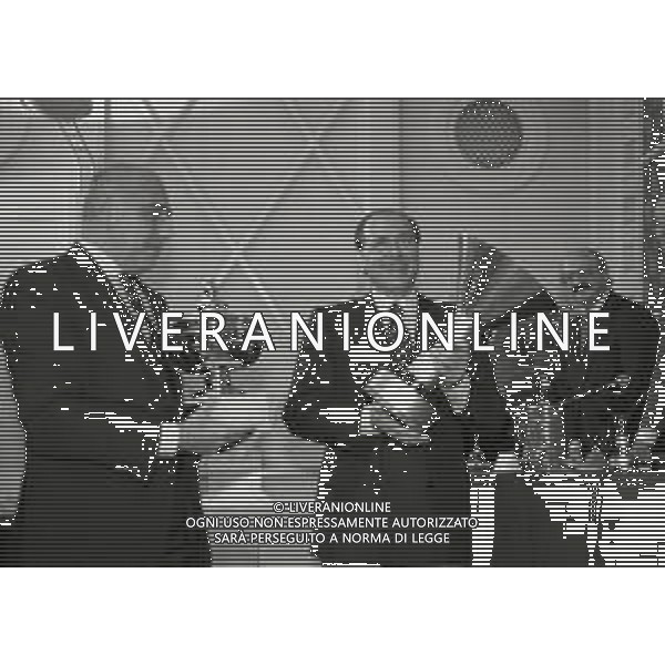 1992-1993 MILANO ASSEMBLEA DEI PRESIDENTE DI LEGA SERIE A CON PREMIAZIONI HOTEL GALLIA NELLA FOTO ADRIANO GALLIANI E SILVIO BERLUSCONI AG ALDO LIVERANI SAS