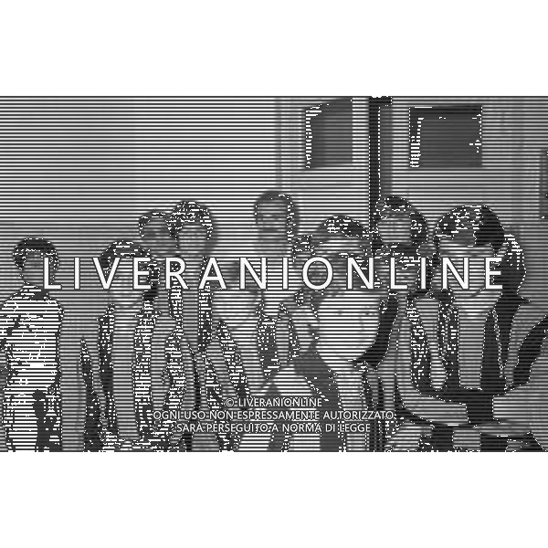 IL CALCIATORE ALESSANDRO MAZZOLA CON I RAGAZZI DELLE GIOVANILI DELL\'INTER NEL 1977 ©Archivio Giovanni Liverani/AGENZIA ALDO LIVERANI SAS