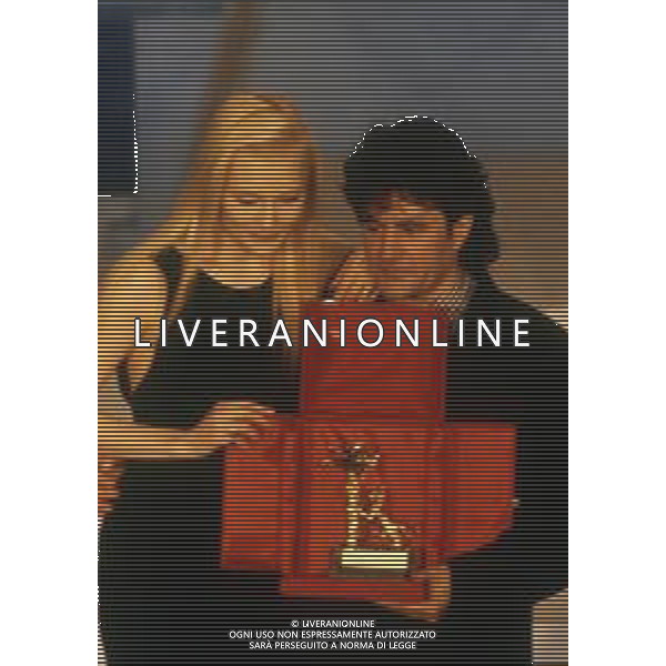 RETROSPETTIVA FAUSTO LEALI CANTANTE NELLA FOTO FAUSTO LEALI NELL\'ANNO 1989 VINCE IL FESTIVAL DI SANREMO CON ANNA OXA AG ALDO LIVERANI SAS