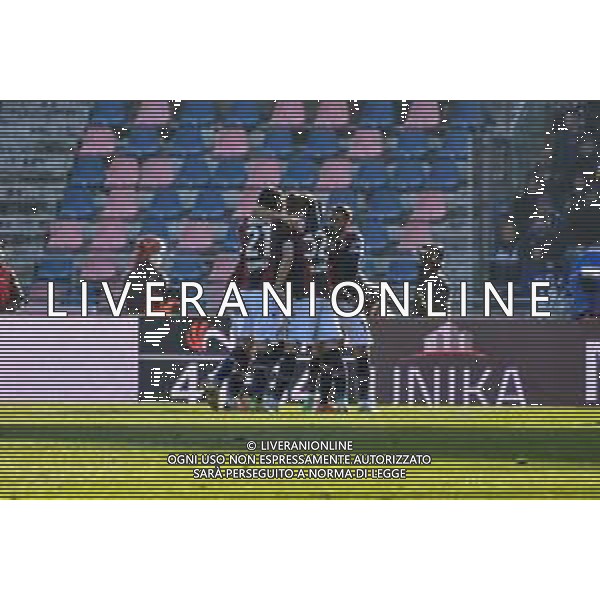 BOLOGNA vs FIORENTINA Campionato di calcio SERIE A TIM 05.12.2021 NELLA FOTO ABBRACCIO ESULTANZA DOPO IL GOAL DI MUSA BARROW ©VILLANI / AGENZIA ALDO LIVERANI SAS