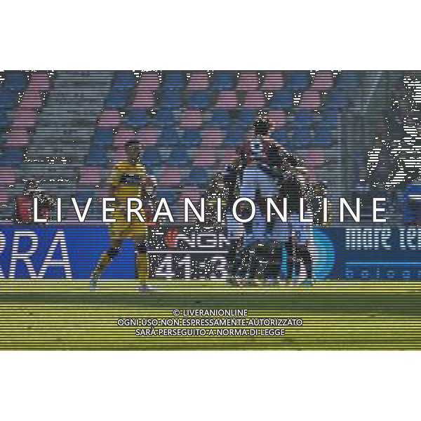 BOLOGNA vs FIORENTINA Campionato di calcio SERIE A TIM 05.12.2021 NELLA FOTO ABBRACCIO ESULTANZA DOPO IL GOAL DI MUSA BARROW ©VILLANI / AGENZIA ALDO LIVERANI SAS