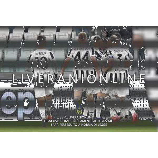 Torino 05.12.2021 Stadio Allianz Stadium ©Alessandro Falzone/Agenzia Aldo Liverani Juventus vs Genoa Serie A Tim 2021/2022 Nella foto : ESULTANZA DOPO GOL DI JUAN CUADRADO ©FALZONEAGENZIA ALDO LIVERANI SAS