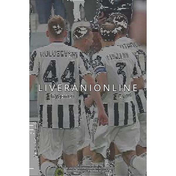 Torino 05.12.2021 Stadio Allianz Stadium ©Alessandro Falzone/Agenzia Aldo Liverani Juventus vs Genoa Serie A Tim 2021/2022 Nella foto : ESULTANZA DOPO GOL DI JUAN CUADRADO ©FALZONEAGENZIA ALDO LIVERANI SAS