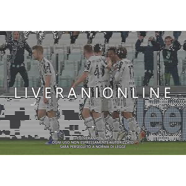Torino 05.12.2021 Stadio Allianz Stadium ©Alessandro Falzone/Agenzia Aldo Liverani Juventus vs Genoa Serie A Tim 2021/2022 Nella foto : ESULTANZA DOPO GOL DI JUAN CUADRADO ©FALZONEAGENZIA ALDO LIVERANI SAS