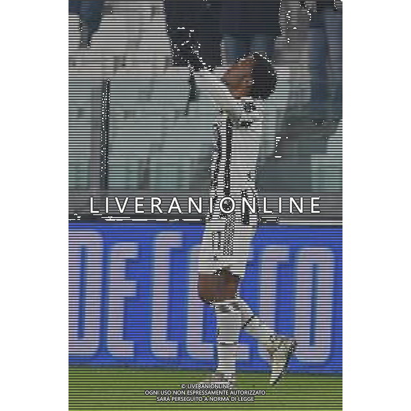 Torino 05.12.2021 Stadio Allianz Stadium ©Alessandro Falzone/Agenzia Aldo Liverani Juventus vs Genoa Serie A Tim 2021/2022 Nella foto : ESULTANZA DOPO GOL DI JUAN CUADRADO ©FALZONEAGENZIA ALDO LIVERANI SAS