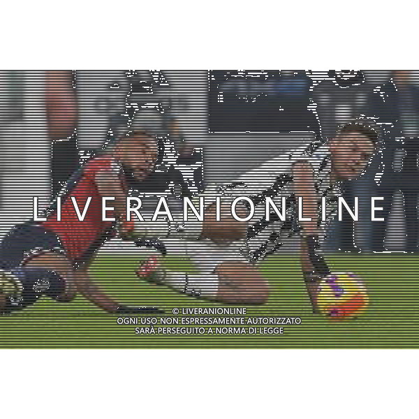 Torino 05.12.2021 Stadio Allianz Stadium ©Alessandro Falzone/Agenzia Aldo Liverani Juventus vs Genoa Serie A Tim 2021/2022 Nella foto : PAULO DYBALA-HERNANI ©FALZONE/AGENZIA ALDO LIVERANI SAS