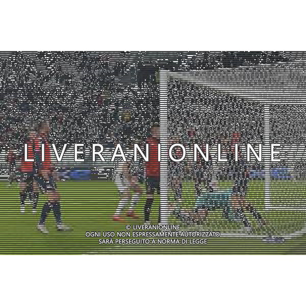 Torino 05.12.2021 Stadio Allianz Stadium ©Alessandro Falzone/Agenzia Aldo Liverani Juventus vs Genoa Serie A Tim 2021/2022 Nella foto : Gol di Juan Cuadrado ©FALZONE/AGENZIA ALDO LIVERANI SAS